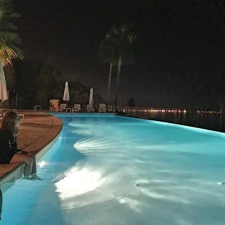 Vue Piscine A Debordement Vallauris